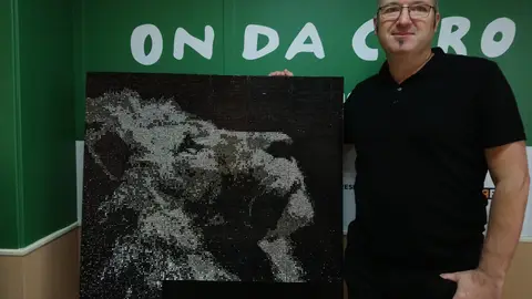 El cristal se convierte en arte en los mosaicos de Yago Sánchez El cristal se convierte en arte en los mosaicos de Yago Sánchez