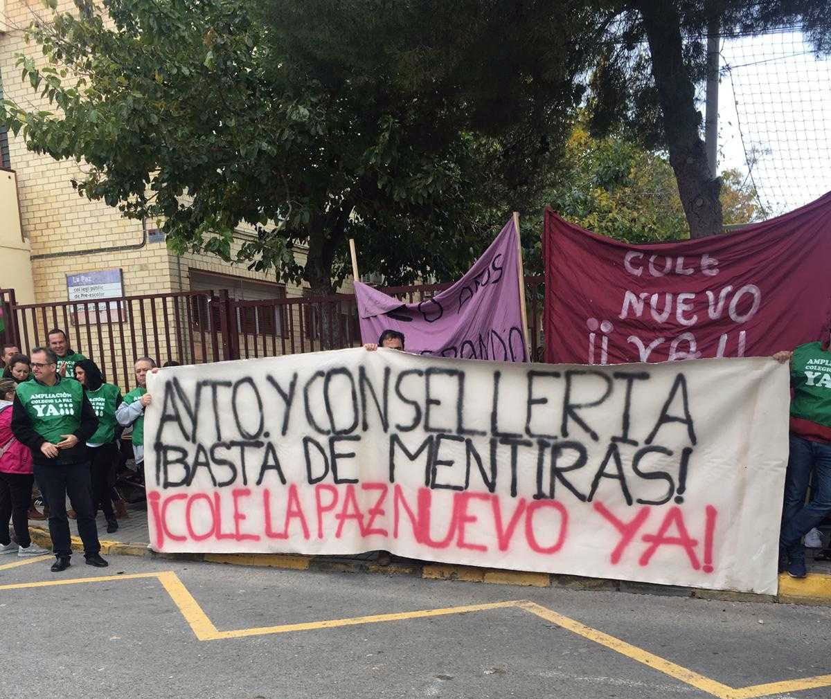 La comunidad educativa del colegio La Paz de Torrellano exige con movilizaciones un nuevo centro La comunidad educativa del colegio La Paz de Torrellano exige con movilizaciones un nuevo centro