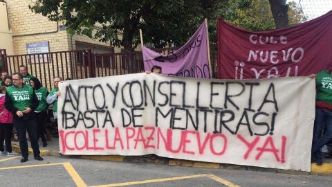 Pancarta en la concentraci&oacute;n del Ampa del CP La Paz de Torrellano de Elche