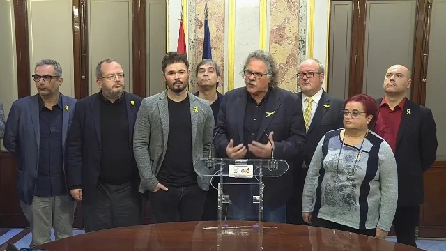 Joan Tardá, Gabriel Rufián y el resto de diputados de ERC, en rueda de prensa Joan Tardá, Gabriel Rufián y el resto de diputados de ERC, en rueda de prensa