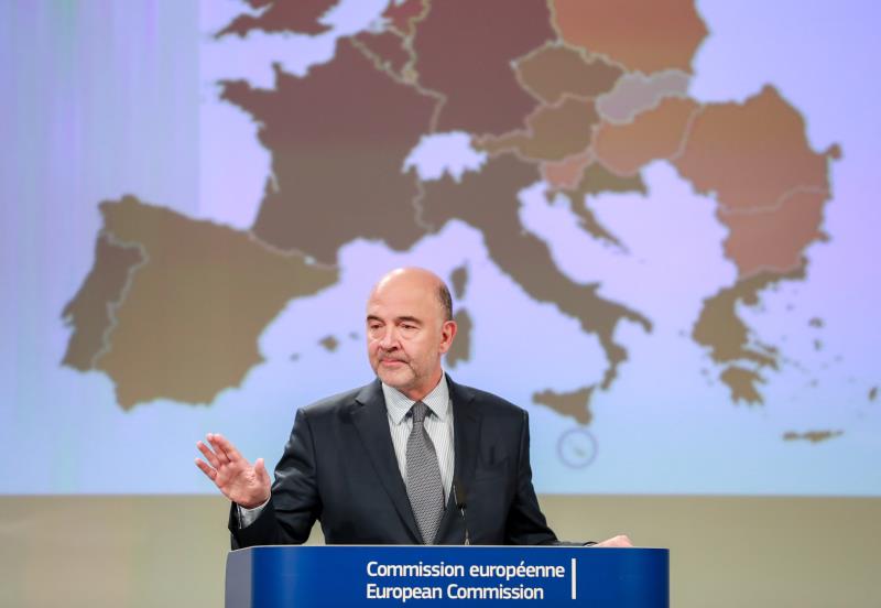 La Comisión Europea advierte al Gobierno de Sánchez de que sus Presupuestos están en riesgo de incumplir las normas La Comisión Europea advierte al Gobierno de Sánchez de que sus Presupuestos están en riesgo de incumplir las normas