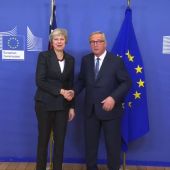 Theresa May se reúne con Jean-Claude Juncker en la Comisión Europea