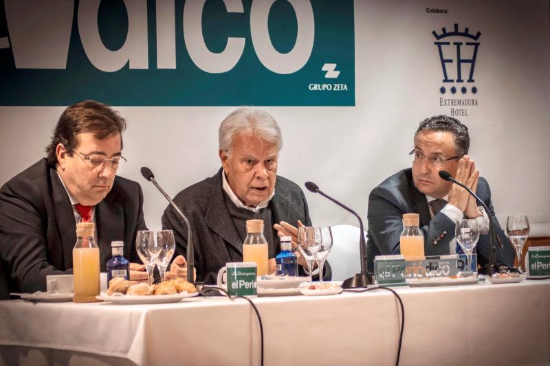 Felipe González, preocupado por la "crisis institucional" tras el debate tan "zafio" en el Congreso Felipe González, preocupado por la "crisis institucional" tras el debate tan "zafio" en el Congreso