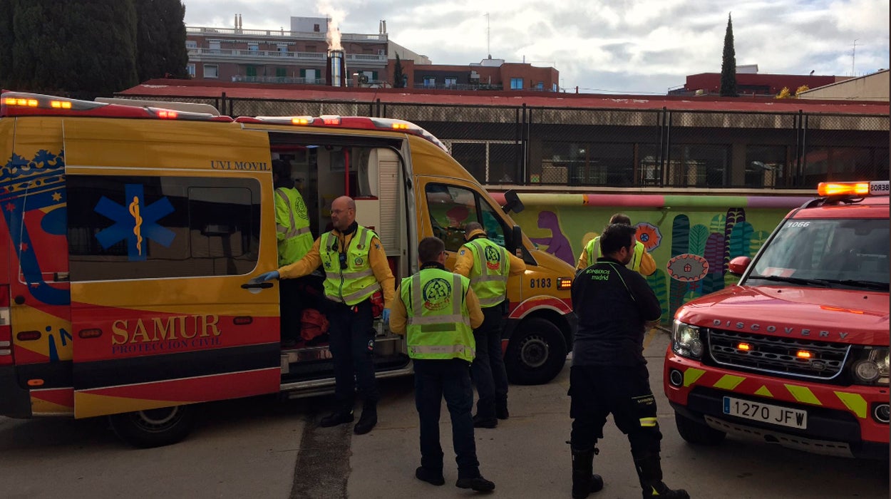 Herido grave un alumno de un instituto de Madrid tras quedarse con el brazo atrapado en una impresora Herido grave un alumno de un instituto de Madrid tras quedarse con el brazo atrapado en una impresora