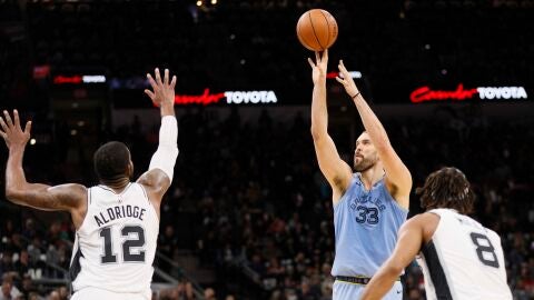 Marc Gasol, en acci&oacute;n ante los Spurs