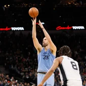 Marc Gasol, en acción ante los Spurs Marc Gasol, en acción ante los Spurs