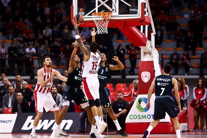 El Real Madrid pierde ante el Olympiacos y concede su primera derrota en Euroliga El Real Madrid pierde ante el Olympiacos y concede su primera derrota en Euroliga