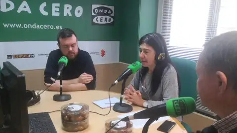 Pascual Urbán, presidente de Datelx, Francisco Rubio, palmerero y Antonio García, concejal de Medio Rural del Ayuntamiento de Elche analizan el presente y el futuro del dátil Pascual Urbán, presidente de Datelx, Francisco Rubio, palmerero y Antonio García, concejal de Medio Rural del Ayuntamiento de Elche analizan el presente y el futuro del dátil