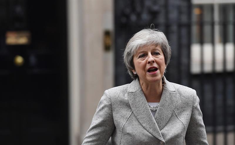 May advierte a España de que protegerá la "soberanía británica" de Gibraltar May advierte a España de que protegerá la "soberanía británica" de Gibraltar