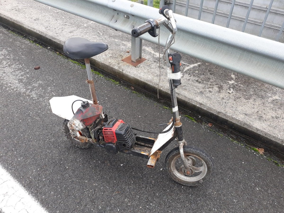 Mesa de redacción: Detenido un MacGyver en Lugo por crear una moto-patinete Mesa de redacción: Detenido un MacGyver en Lugo por crear una moto-patinete