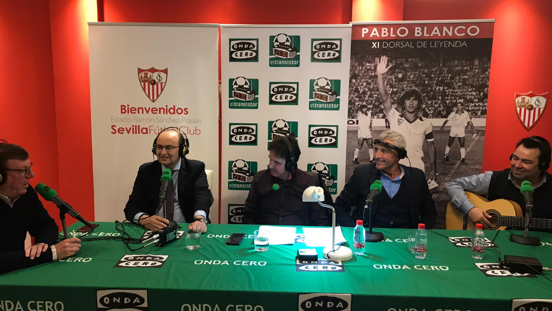 Rafa Almarcha, de 'Siempre Así', homenajea a Pablo Blanco con el himno del Sevilla del Arrebato Rafa Almarcha, de 'Siempre Así', homenajea a Pablo Blanco con el himno del Sevilla del Arrebato