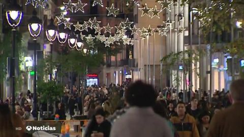 M&aacute;s de 100 kil&oacute;metros de bombillas iluminan ya las calles de Barcelona en su alumbrado de Navidad