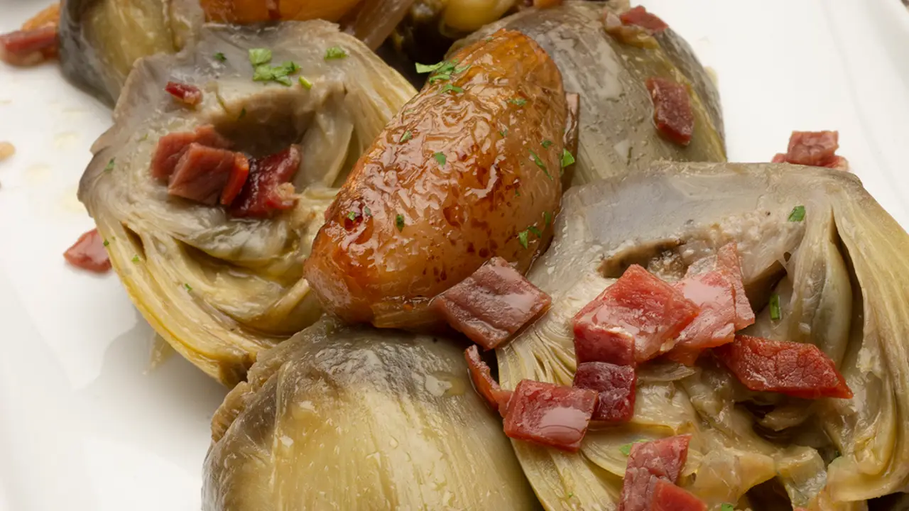 Karlos Arguiñano en tu cocina: Alcachofas con chalotas y jamón / Jamón de pato casero al pimentón con ensalada de queso, manzana y pepinillo Karlos Arguiñano en tu cocina: Alcachofas con chalotas y jamón / Jamón de pato casero al pimentón con ensalada de queso, manzana y pepinillo