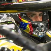 Carlos Sainz luce el 14 en su casco