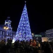 Vista de la Puerta del Sol de Madrid, durante el tradicional encendido de luces de Navidad