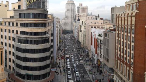 La Gran Vía de Madrid a vista de pájaro desde la Plaza de Callao La Gran Vía de Madrid a vista de pájaro desde la Plaza de Callao