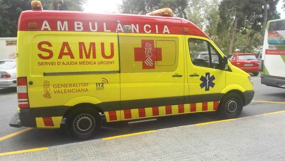 Imagen de archivo de una ambulancia del SAMU en Elche.
