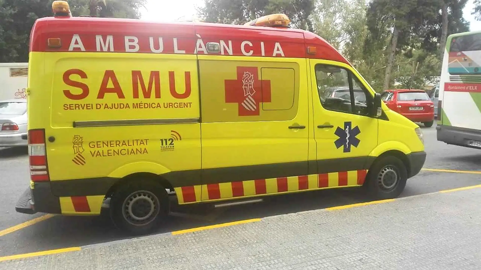 Imagen de archivo de una ambulancia del SAMU en Elche.
