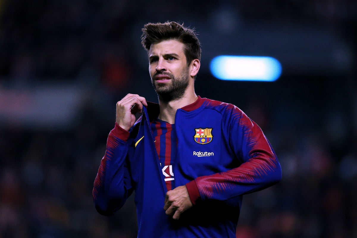 Gerard Piqué: "El césped estaba un poco lento, siempre que venimos aquí no riegan el campo" Gerard Piqué: "El césped estaba un poco lento, siempre que venimos aquí no riegan el campo"
