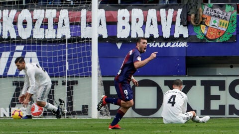Sergi Enrich celebra su gol contra el Real Madrid