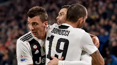 Cristiano Ronaldo celebra su gol contra el SPAL junto a sus compañeros Cristiano Ronaldo celebra su gol contra el SPAL junto a sus compañeros