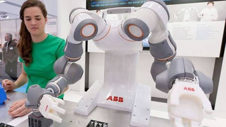 Minuto tecnológico: La evolución del robot. Llega el cobot Minuto tecnológico: La evolución del robot. Llega el cobot
