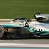 Lewis Hamilton rueda con su Mercedes en Abu Dabi Lewis Hamilton rueda con su Mercedes en Abu Dabi