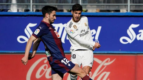 Momento del partido entre Eibar y Real Madrid