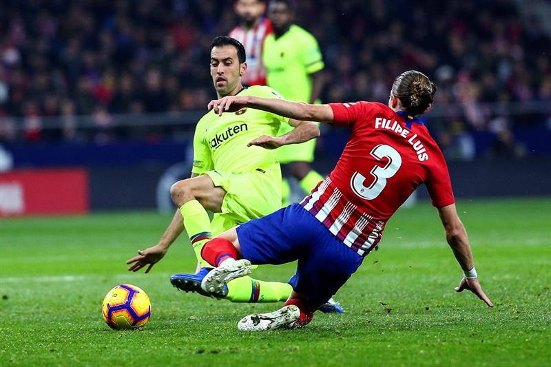 Sergio Busquets: "Dembelé es un jugador muy joven y nosotros tenemos que ayudarle" Sergio Busquets: "Dembelé es un jugador muy joven y nosotros tenemos que ayudarle"