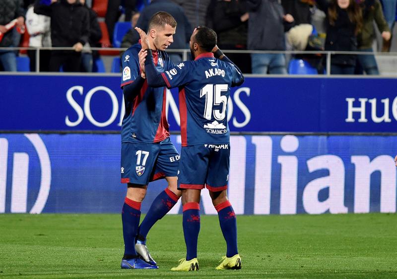El Huesca golea al Valladolid y sigue vivo en la pelea por la salvación El Huesca golea al Valladolid y sigue vivo en la pelea por la salvación