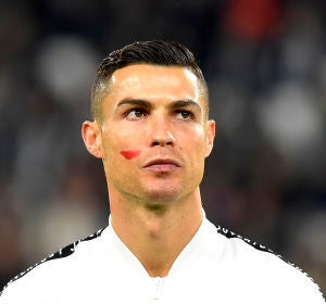 Cristiano Ronaldo, con la cara pintada de rojo Cristiano Ronaldo, con la cara pintada de rojo