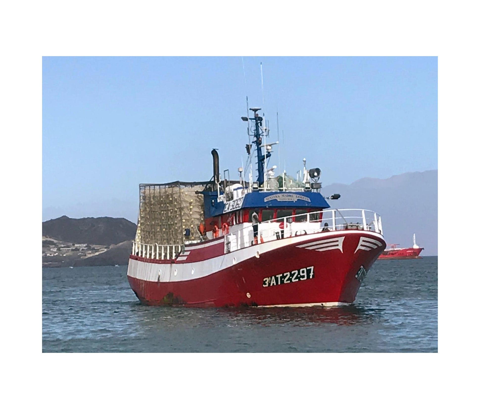 Un pesquero de Santa Pola con 12 migrantes a bordo está pendiente de autorización para poder atracar en un puerto Un pesquero de Santa Pola con 12 migrantes a bordo está pendiente de autorización para poder atracar en un puerto