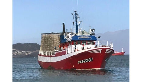 Pesquero de Santa Pola 'Nuestra Madre Loreto' que ha rescatado 12 migrantes de una patera en aguas de Libia