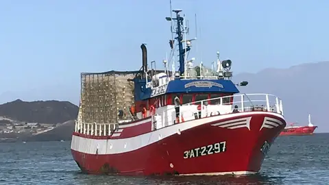 Pesquero de Santa Pola 'Nuestra Madre Loreto' que ha rescatado 12 migrantes de una patera en aguas de Libia Pesquero de Santa Pola 'Nuestra Madre Loreto' que ha rescatado 12 migrantes de una patera en aguas de Libia