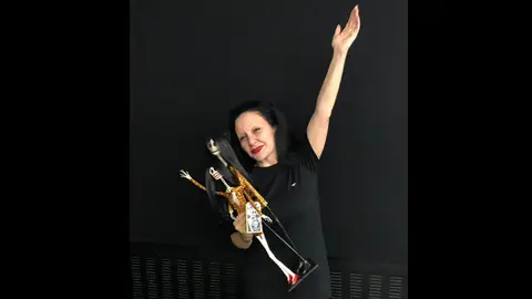 Alaska con un regalo de @GentilLeonora Alaska con un regalo de @GentilLeonora