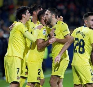 Los jugadores del Villarreal celebran el gol de Gerard Moreno contra el Betis Los jugadores del Villarreal celebran el gol de Gerard Moreno contra el Betis