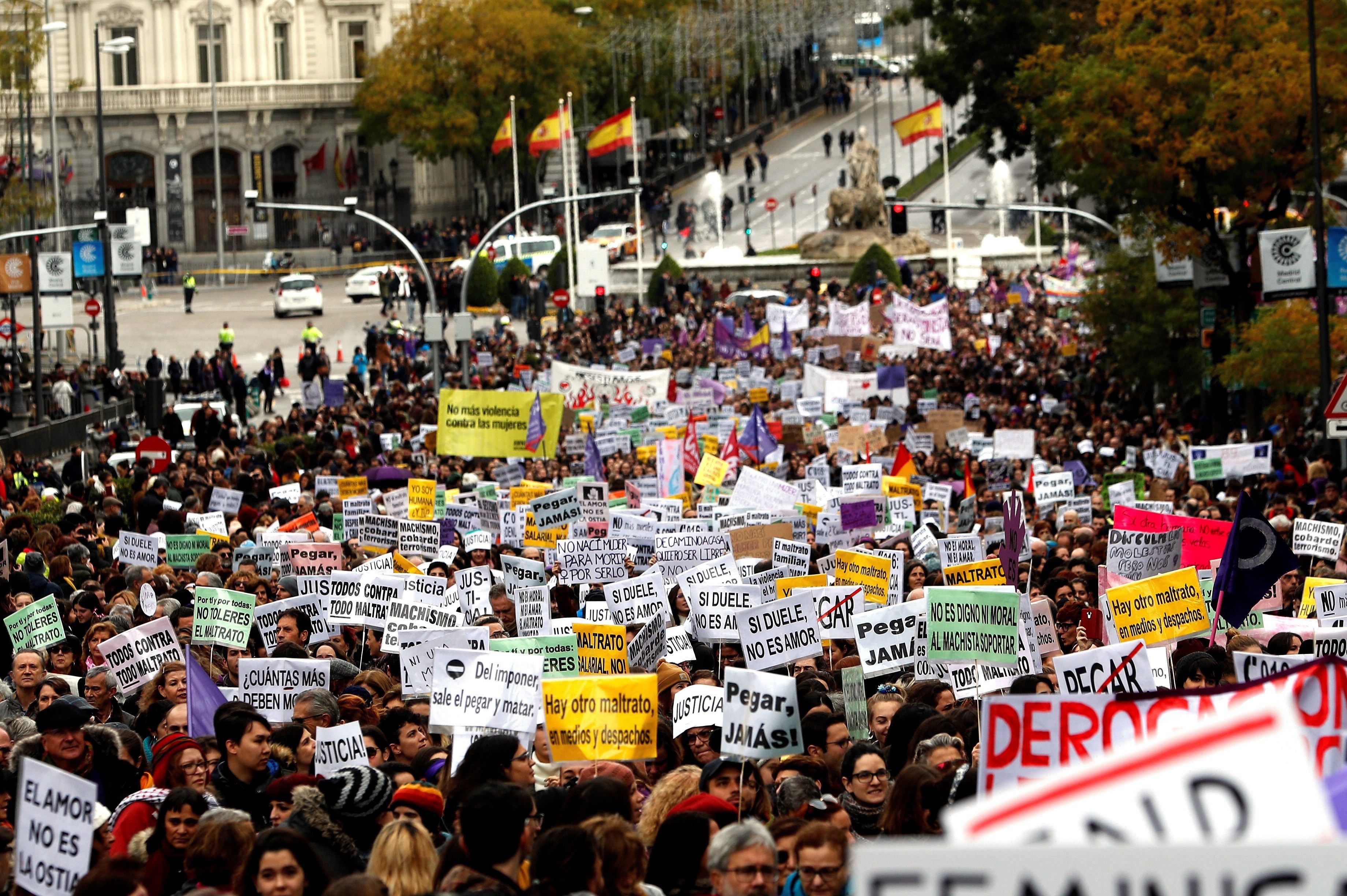 Grito unánime en España contra la violencia machista: "Ni una menos" Grito unánime en España contra la violencia machista: "Ni una menos"