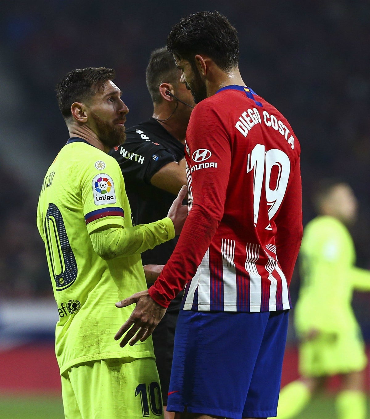 Diego Costa en estado puro: protestas, amarilla, primer gol en Liga... y sustituido por lesión Diego Costa en estado puro: protestas, amarilla, primer gol en Liga... y sustituido por lesión
