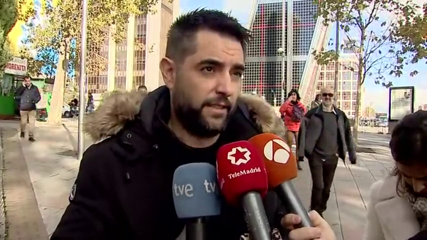 Dani Mateo se niega a declarar ante el juez por sonarse la nariz con la bandera Dani Mateo se niega a declarar ante el juez por sonarse la nariz con la bandera