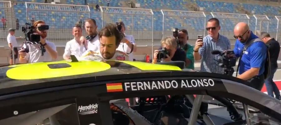 Fernando Alonso probando un monoplaza de la NASCAR en Shakir Fernando Alonso probando un monoplaza de la NASCAR en Shakir