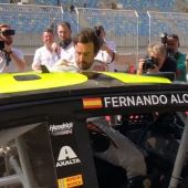 Fernando Alonso probando un monoplaza de la NASCAR en Shakir