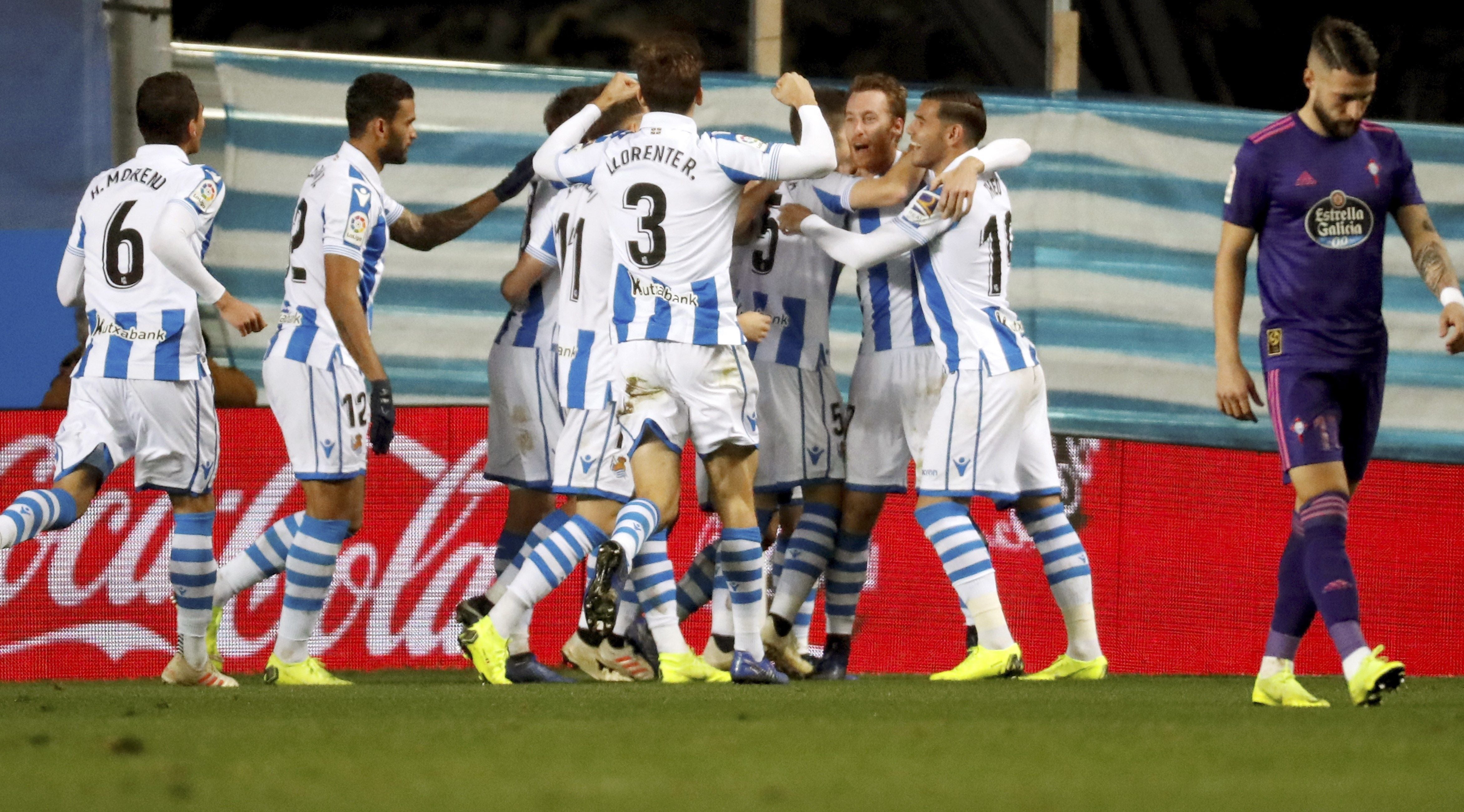 El Alavés se mantiene entre la élite y agrava la crisis de la Real Sociedad El Alavés se mantiene entre la élite y agrava la crisis de la Real Sociedad