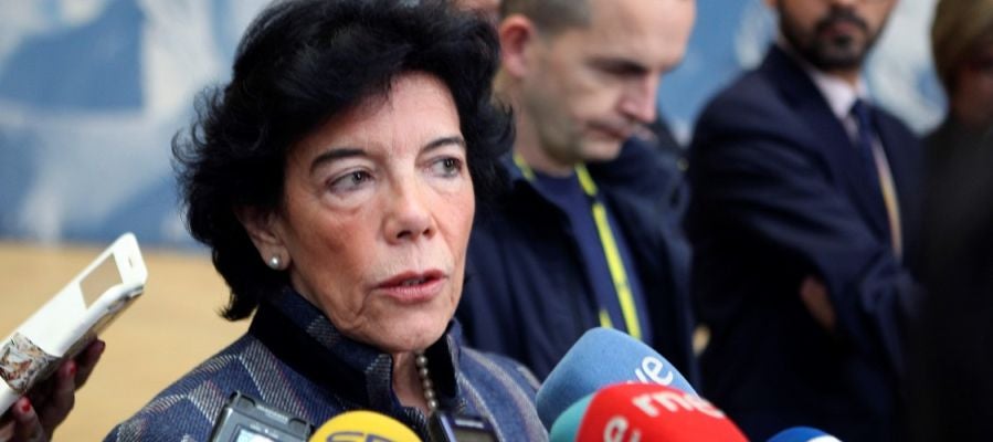 Isabel Celaá ante los medios de comunicación Isabel Celaá ante los medios de comunicación
