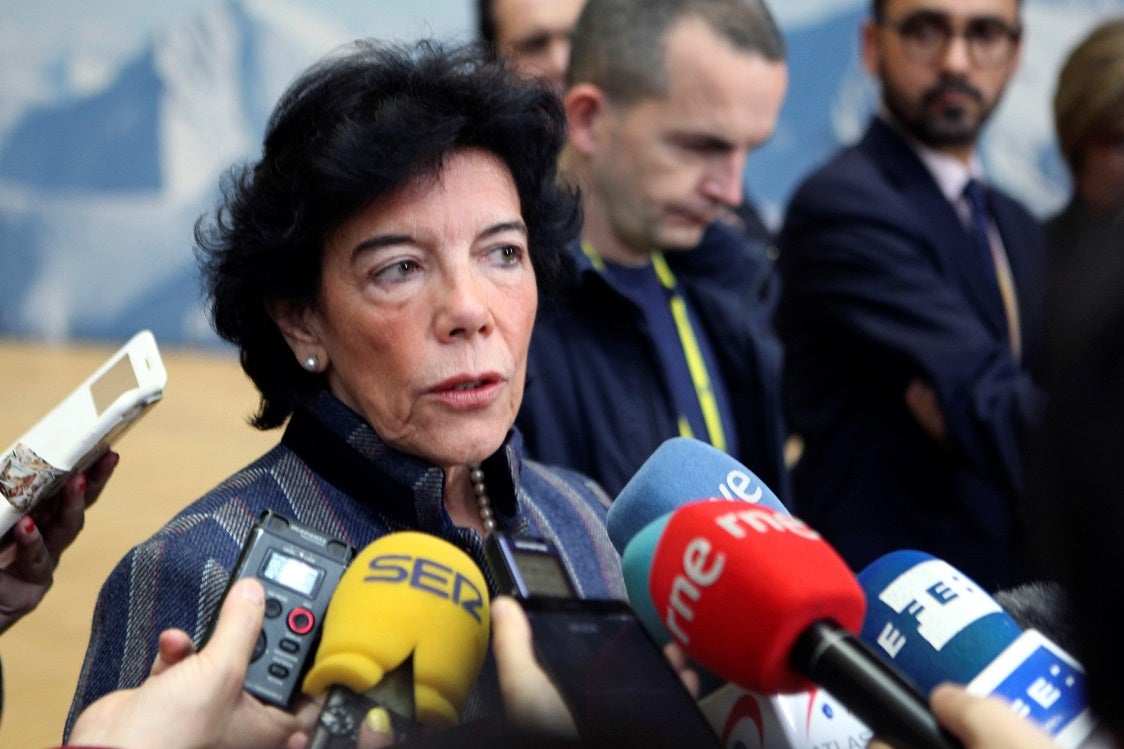 Celaá dice que el Gobierno se limitará a "modificar los aspectos más controvertidos" de la LOMCE sin derogarla por completo Celaá dice que el Gobierno se limitará a "modificar los aspectos más controvertidos" de la LOMCE sin derogarla por completo