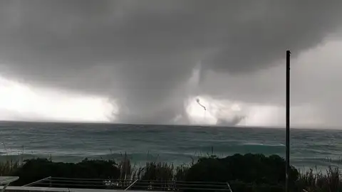 Han presenciado tornados en la región de Puglia, Italia Han presenciado tornados en la región de Puglia, Italia