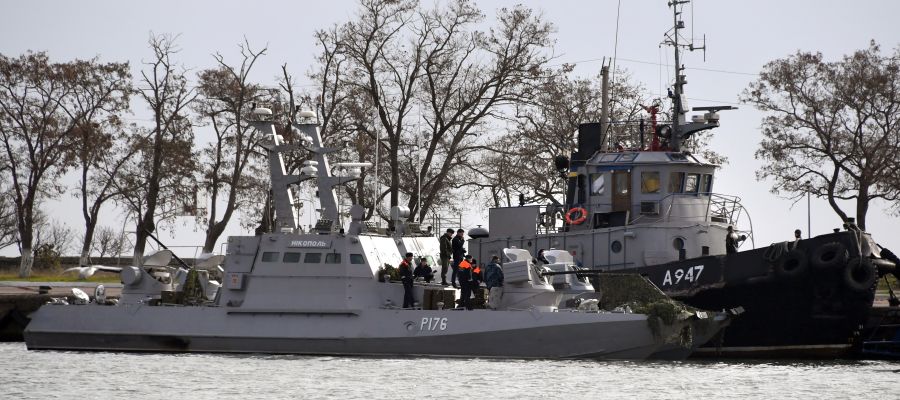 Un buque de guerra ucraniano y un remolcador permanecen en el puerto de Kerch Un buque de guerra ucraniano y un remolcador permanecen en el puerto de Kerch
