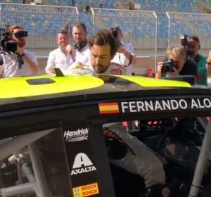 laSexta Deportes (26-11-18) Fernando Alonso se sube al Chevrolet ZL1 de la NASCAR en Baréin laSexta Deportes (26-11-18) Fernando Alonso se sube al Chevrolet ZL1 de la NASCAR en Baréin