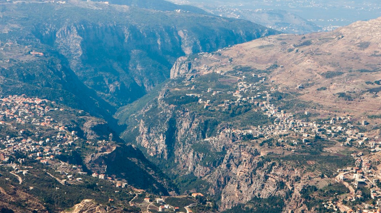 Un último hombre ermitaño sobrevive en la cueva de las montañas del Líbano tras 18 años Un último hombre ermitaño sobrevive en la cueva de las montañas del Líbano tras 18 años