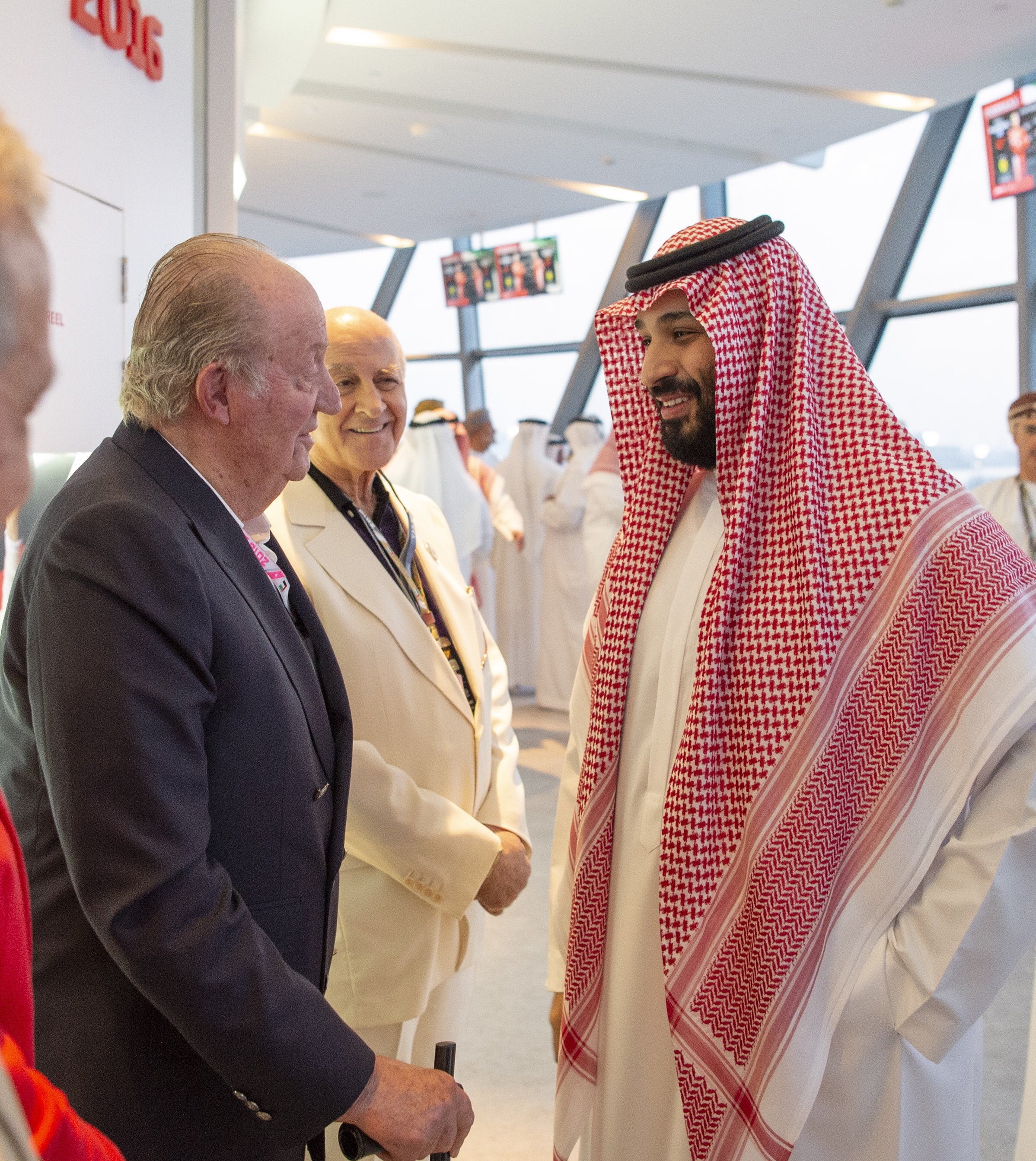 El mundo nunca es suficiente: La foto del Rey Juan Carlos con el príncipe heredero saudí El mundo nunca es suficiente: La foto del Rey Juan Carlos con el príncipe heredero saudí