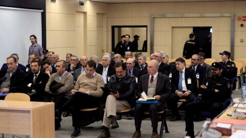 Rodrigo Rato junto al resto de acusados del caso Bankia